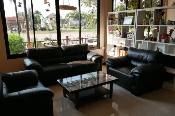 Spacious and clean standard double room with king bed