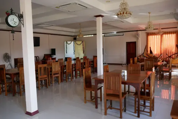 24-hour reception and lobby area for guest check-in